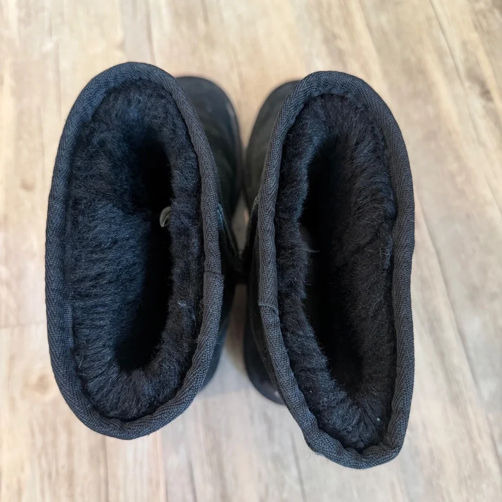 UGG Australia Classic Short II Black Suede Sheepskin Boots 5825 Women's Size 8